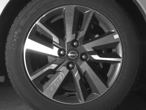 Used 2025 Nissan Versa SV image 13