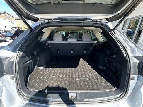 Used 2025 Subaru Outback Premium image 9