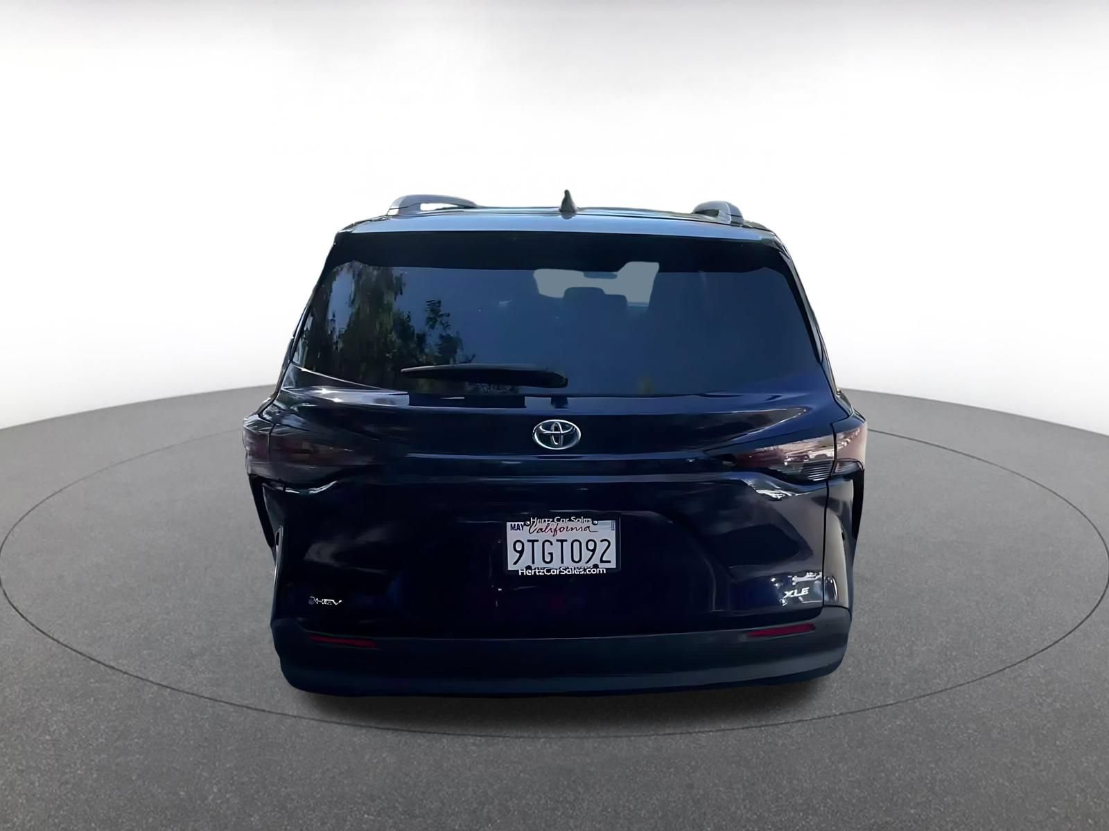 Used 2025 Toyota Sienna XLE FWD image 12