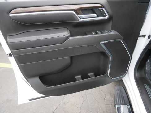 Certified 2025 Chevrolet Silverado 2500 LT w/ Convenience Package image 17