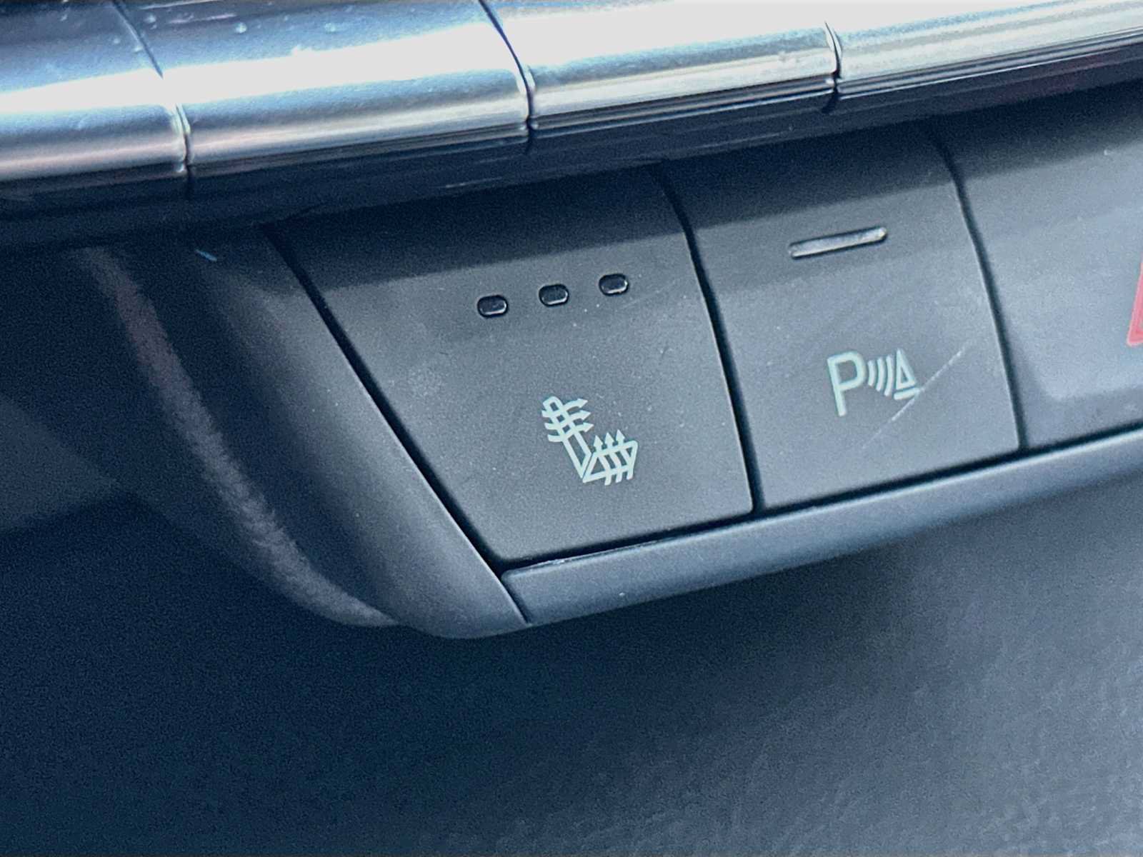 Used 2024 Cadillac XT4 Premium Luxury w/ Cold Weather Package FWD image 21