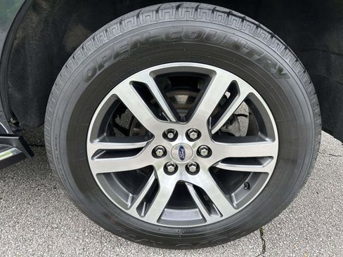 Used 2023 Ford Expedition XLT AWD/4WD image 12