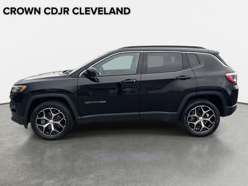 Used 2024 Jeep Compass Latitude AWD/4WD image 8