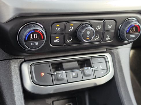 Used 2023 GMC Acadia SLE w/ Driver Convenience Package FWD image 29
