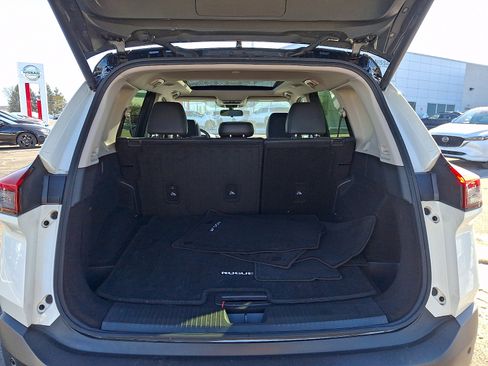 Used 2023 Nissan Rogue SV image 27