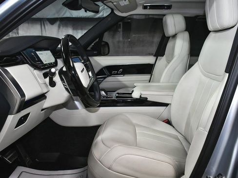 Used 2025 Land Rover Range Rover SE image 61