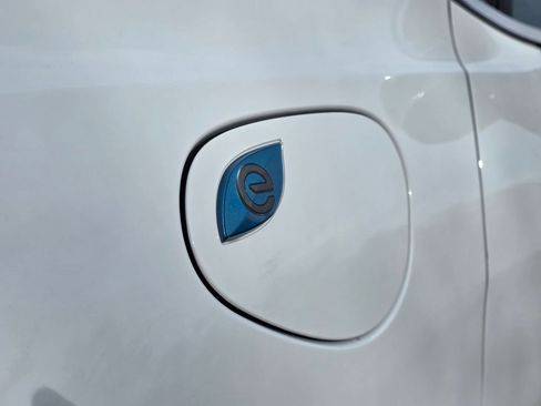 Used 2023 Chrysler Pacifica Limited FWD image 34