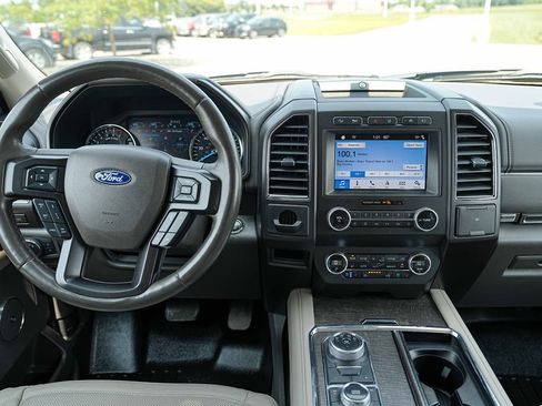 Used 2019 Ford Expedition Limited w/ Equipment Group 302A AWD/4WD image 29