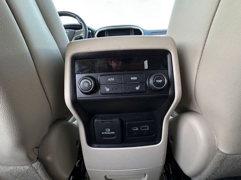 Used 2021 GMC Acadia Denali w/ Denali Ultimate Package AWD/4WD image 26