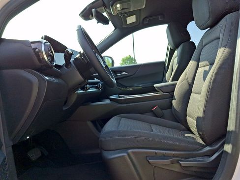 Used 2025 Chevrolet Equinox LT w/ Safety and Technology Package FWD image 11