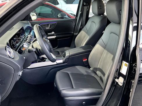 Used 2025 Mercedes-Benz GLB 250 image 8
