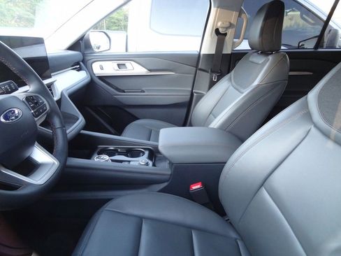 Used 2026 Ford Explorer Active w/ Active Comfort Package AWD/4WD image 9