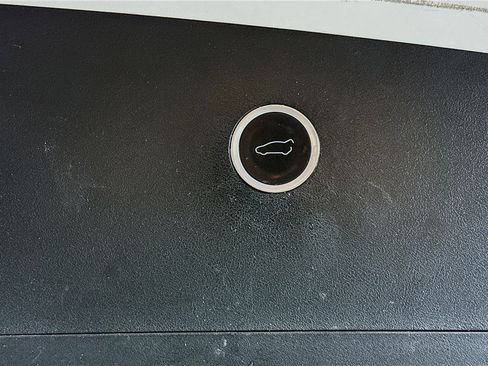 Used 2016 Tesla Model X 90D image 30