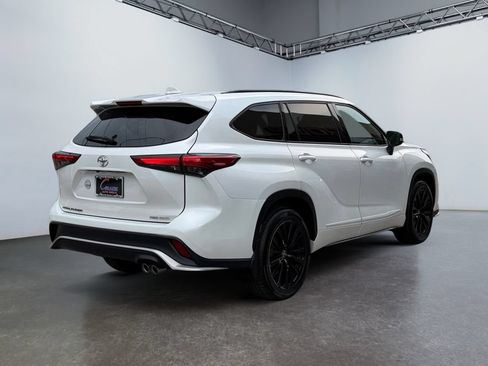 Used 2023 Toyota Highlander XSE AWD/4WD image 5