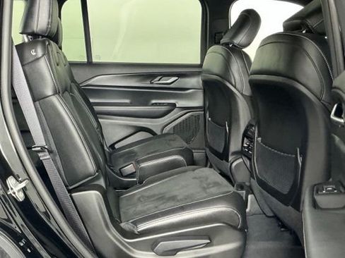 Used 2024 Jeep Grand Cherokee L Altitude AWD/4WD image 29