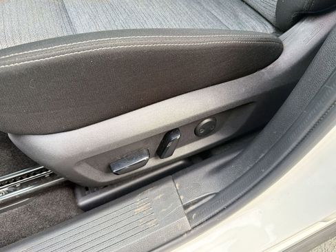 Used 2023 Nissan Rogue SV image 14