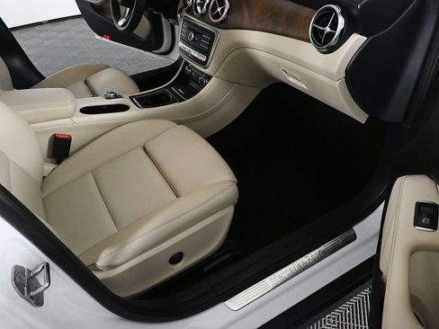 Certified 2020 Mercedes-Benz GLA 250 4MATIC image 24
