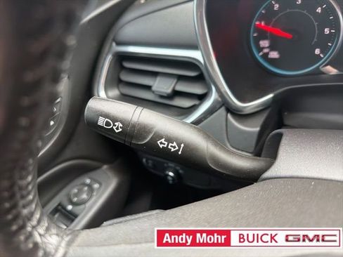 Used 2019 Chevrolet Equinox LT FWD image 29