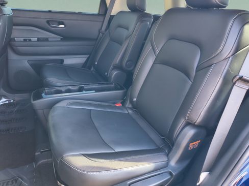 Certified 2024 Nissan Pathfinder SL w/ SL Premium Package FWD image 19