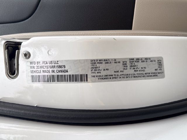 Used 2024 Chrysler Pacifica Limited FWD image 17