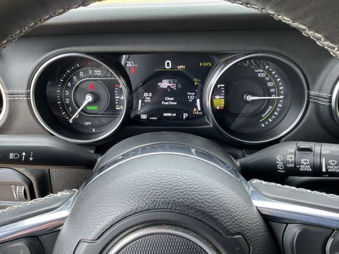 Used 2023 Jeep Wrangler Unlimited Sahara w/ Cold Weather Group AWD/4WD image 21
