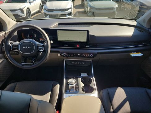 New 2026 Kia Carnival EX image 18