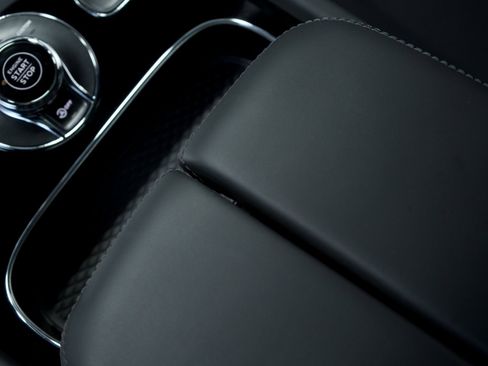 Certified 2025 Bentley Bentayga image 34