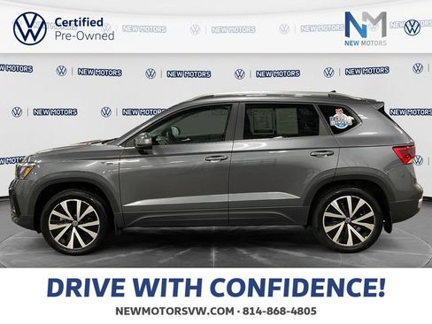 Used 2023 Volkswagen Taos SE w/ Panoramic Sunroof Package AWD/4WD image 2