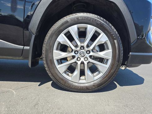 Used 2022 Toyota RAV4 XLE Premium image 17