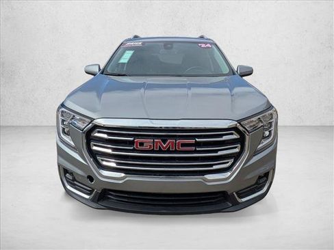 Used 2024 GMC Terrain SLT image 2
