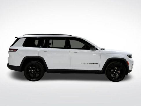 Used 2023 Jeep Grand Cherokee L Limited w/ Black Appearance Package image 10