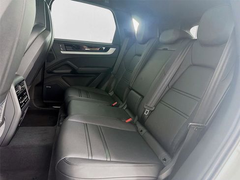 New 2025 Porsche Cayenne E-Hybrid image 18