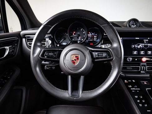 Certified 2024 Porsche Macan AWD/4WD image 26