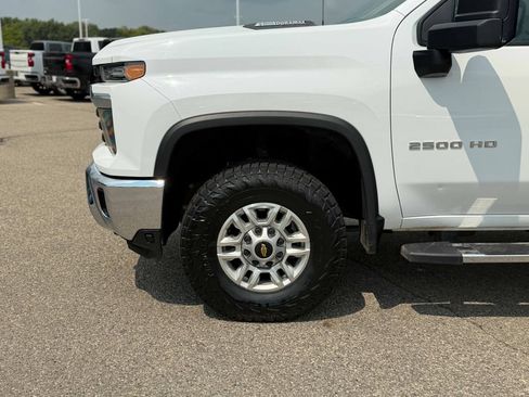 Used 2025 Chevrolet Silverado 2500 LT w/ Convenience Package AWD/4WD image 11