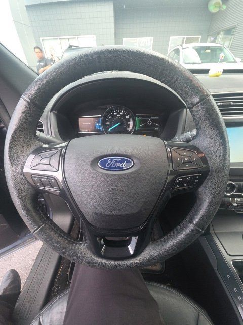 Used 2018 Ford Explorer XLT w/ Equipment Group 202A AWD/4WD image 13