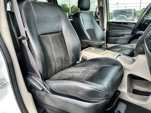 Used 2019 Dodge Grand Caravan SXT FWD image 27