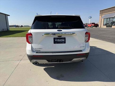 Certified 2022 Ford Explorer Limited w/ Equipment Group 301A image 3