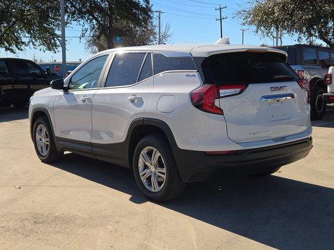 Used 2024 GMC Terrain SLE image 5