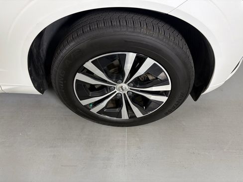 Used 2023 Volvo XC60 B5 Core image 11