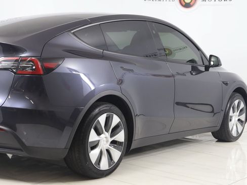 Used 2024 Tesla Model Y Long Range RWD image 42