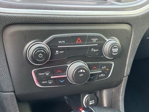 Used 2022 Dodge Charger SXT w/ Leather Interior Group image 17