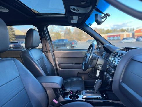 Used 2011 Ford Escape Limited w/ 302A Rapid Spec Order Code image 36