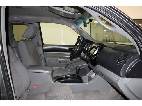 Used 2011 Toyota Tacoma PreRunner image 16