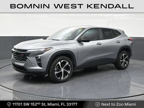 Used 2024 Chevrolet Trax RS w/ Sunroof Package FWD image 1