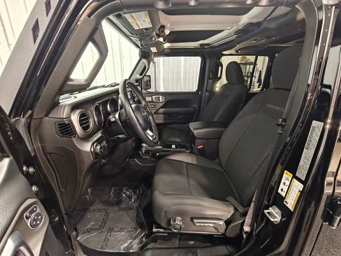 Used 2019 Jeep Wrangler Unlimited Sahara w/ Cold Weather Group AWD/4WD image 23