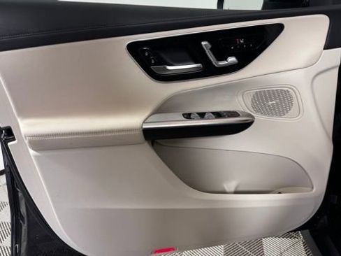 Used 2024 Mercedes-Benz GLC 300 4MATIC image 10