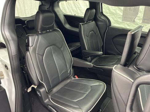 Used 2024 Chrysler Pacifica Limited w/ Uconnect Theater Family Group AWD/4WD image 14