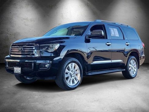 Used 2019 Toyota Sequoia Platinum w/ Preferred Accessory Package AWD/4WD image 5