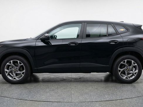Used 2025 Chevrolet Trax LT FWD image 5