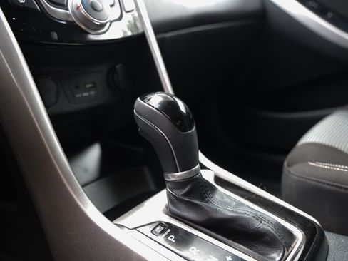 Used 2016 Hyundai Elantra GT FWD image 39